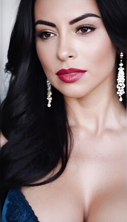 The Crimson Gaze of the Midnight Blue Diamond Empress